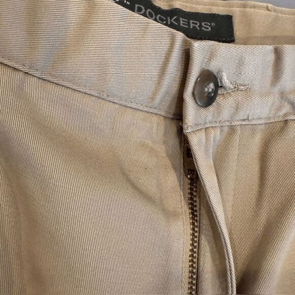 Dockers Odyssey Twill Khaki Trousers Chino Cuffed Pleated Tan Beige Size 36x31 - Picture 4 of 13